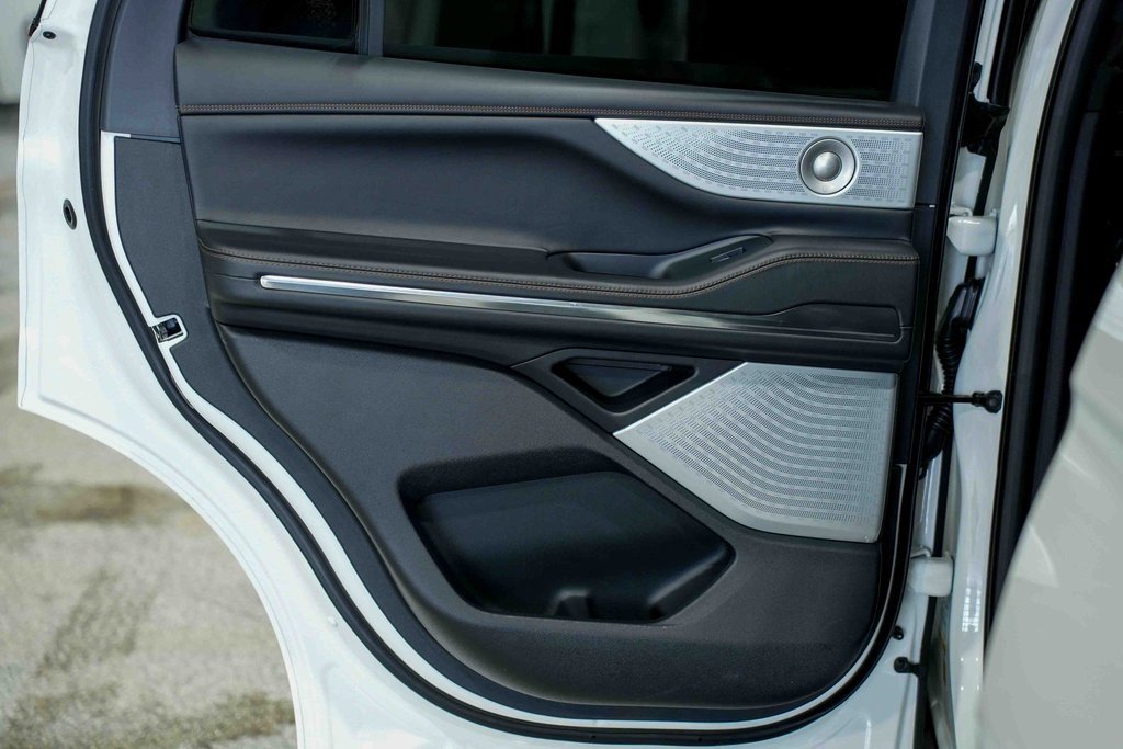 Used 2025 Lincoln Navigator Black Label image 23