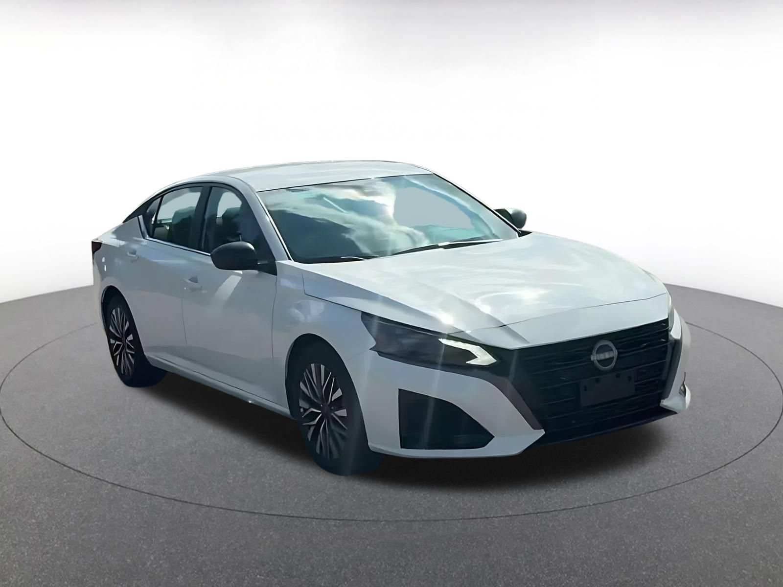 Used 2026 Nissan Altima 2.5 SV FWD image 3