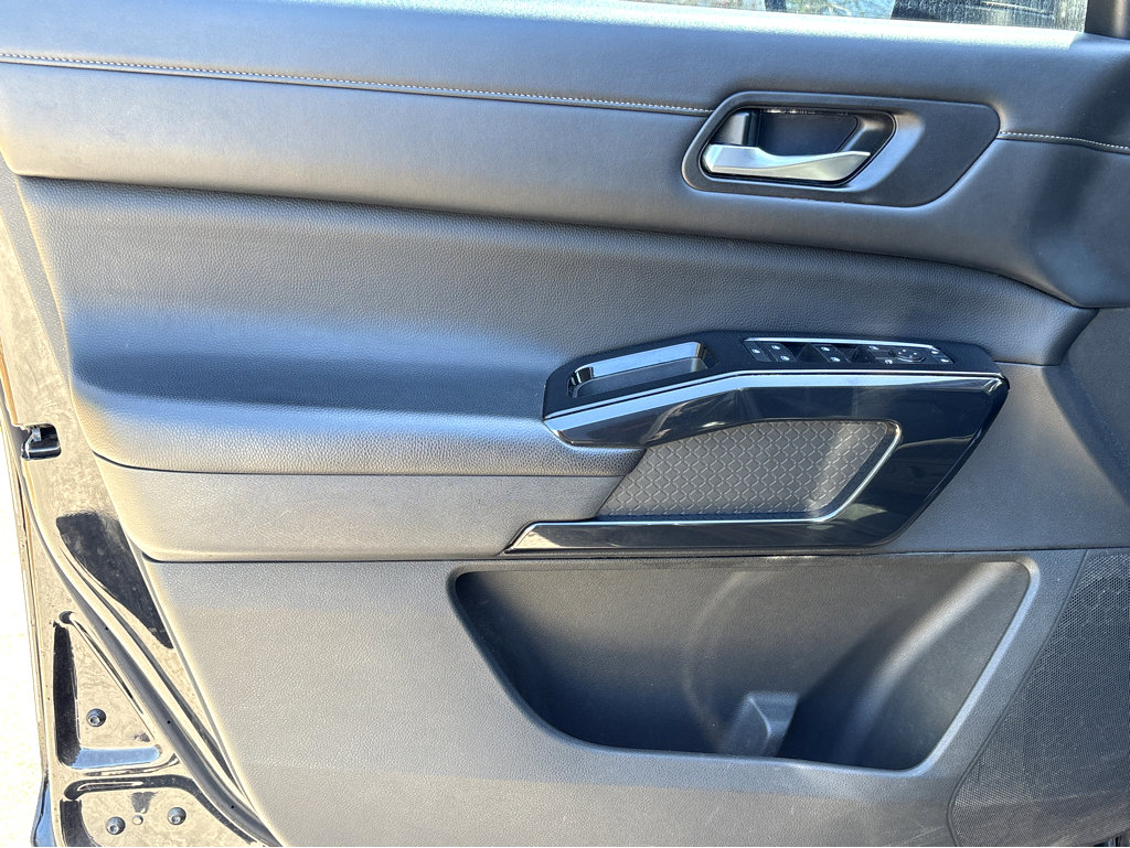 Used 2022 Nissan Pathfinder SV w/ SV Black Package image 17