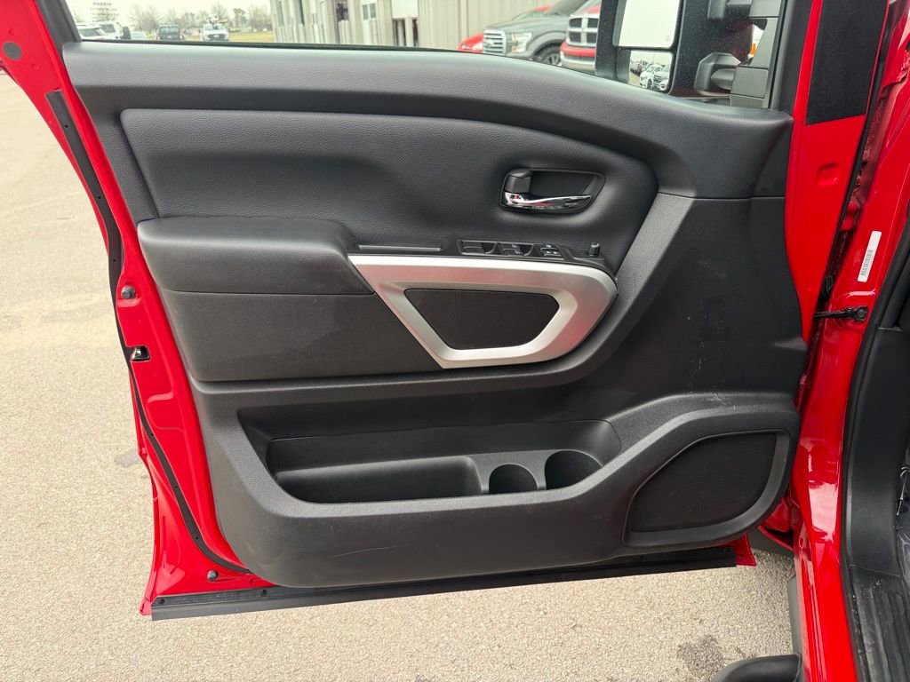 Used 2024 Nissan Titan SV w/ SV Convenience Package image 9