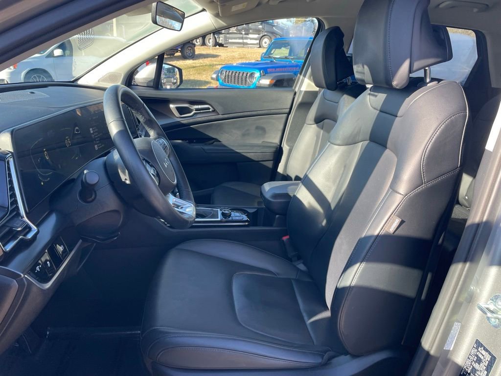 Used 2024 Kia Sportage EX image 2