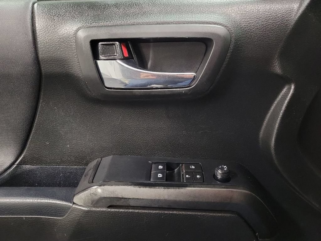 Used 2019 Toyota Tacoma TRD Off-Road w/ Technology Package AWD/4WD image 20