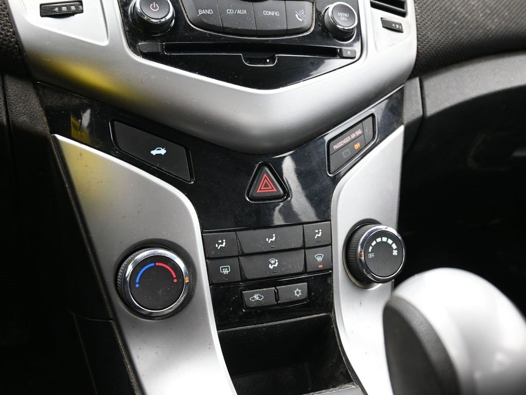 Used 2015 Chevrolet Cruze LT image 42