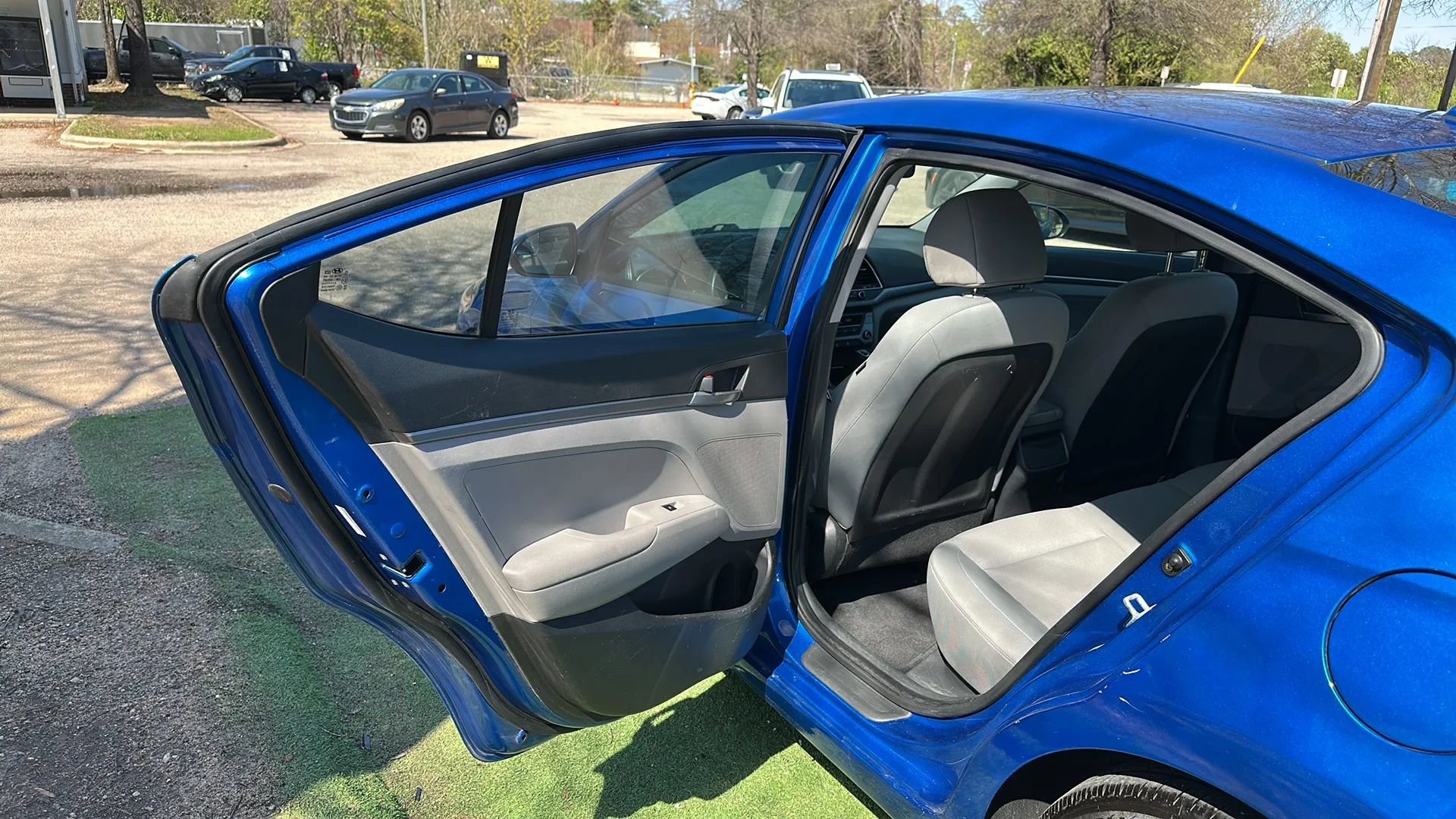 Used 2017 Hyundai Elantra SE image 18