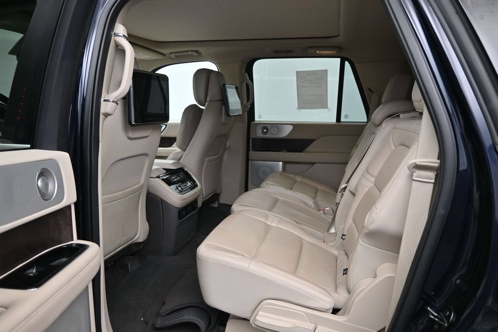 Used 2021 Lincoln Navigator L Reserve w/ Luxury Package AWD/4WD image 18