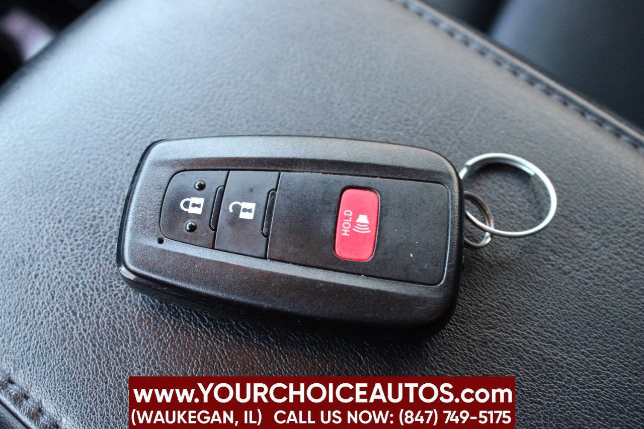 Used 2021 Toyota Prius XLE 4dr Hatchback image 35