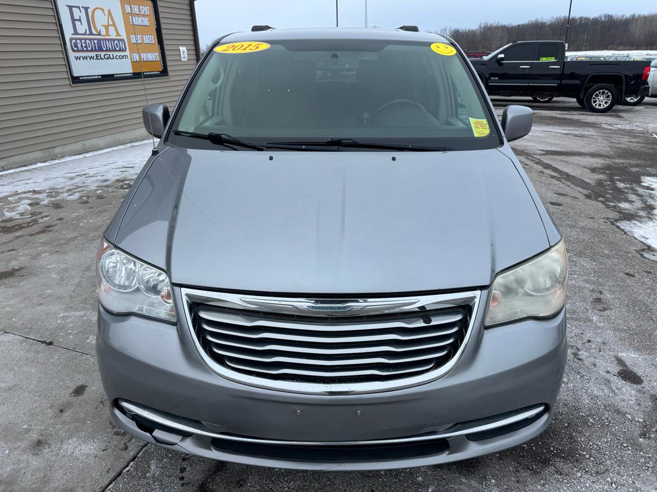 Used 2015 Chrysler Town & Country Touring w/ Driver Convenience Group FWD image 2