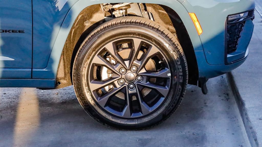 New 2026 Jeep Grand Cherokee L Limited AWD/4WD image 11