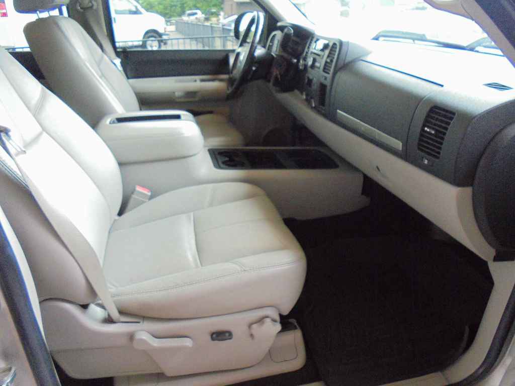 Used 2007 Chevrolet Silverado 1500 LT w/ Towing Package RWD image 8