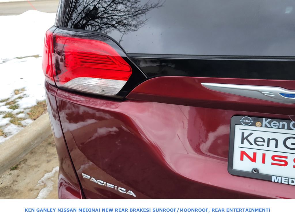 Used 2017 Chrysler Pacifica Limited image 16