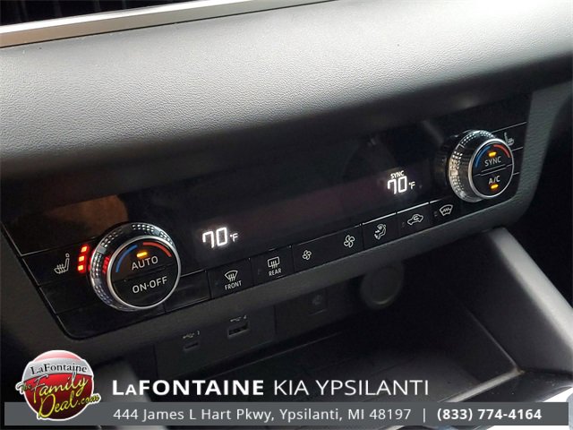 Used 2024 Mitsubishi Outlander SE Black Edition image 26