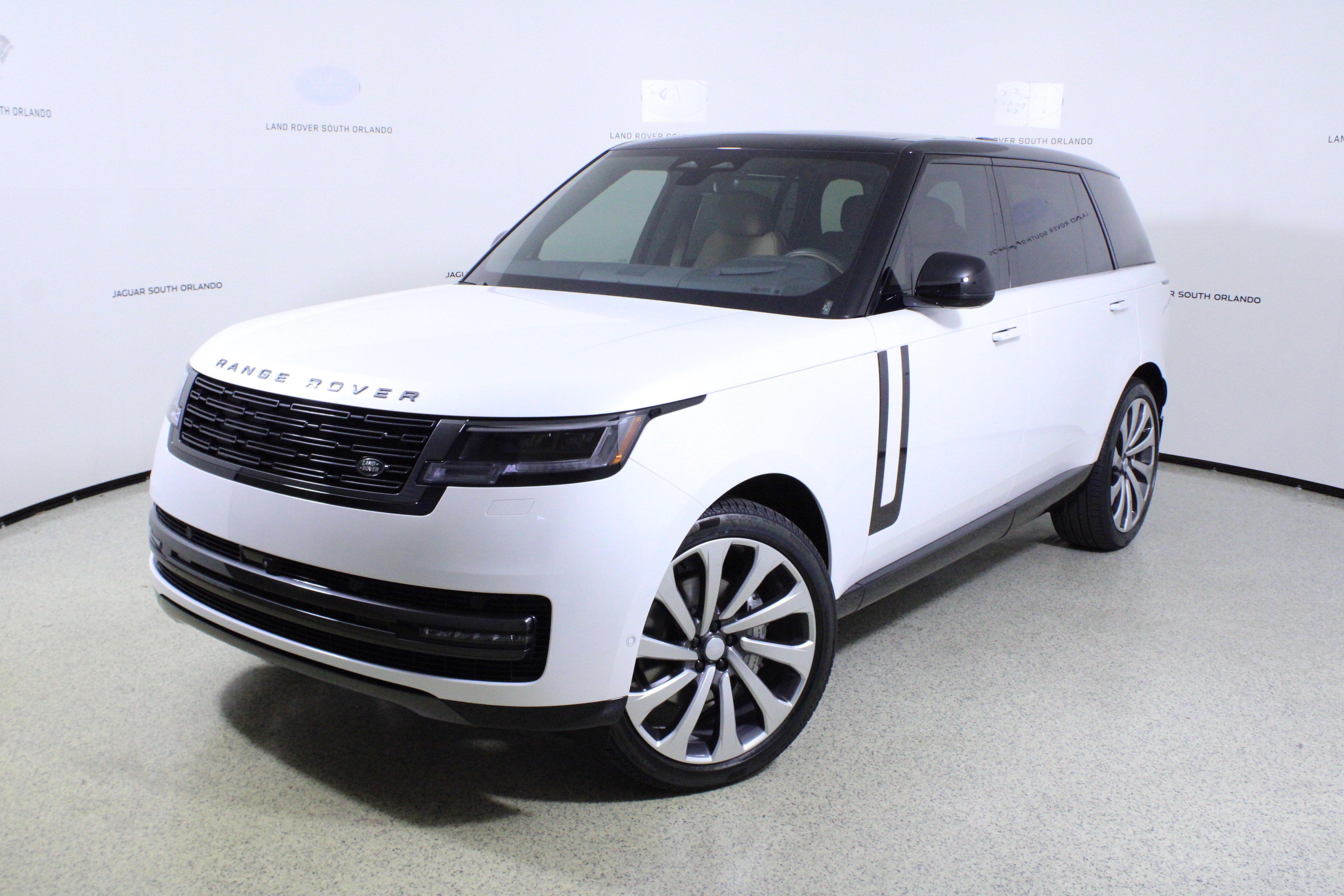 New 2025 Land Rover Range Rover Long Wheelbase SE