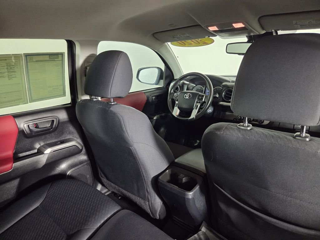 Used 2020 Toyota Tacoma SR5 RWD image 31