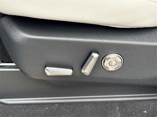 New 2025 Lincoln Navigator L Reserve image 24