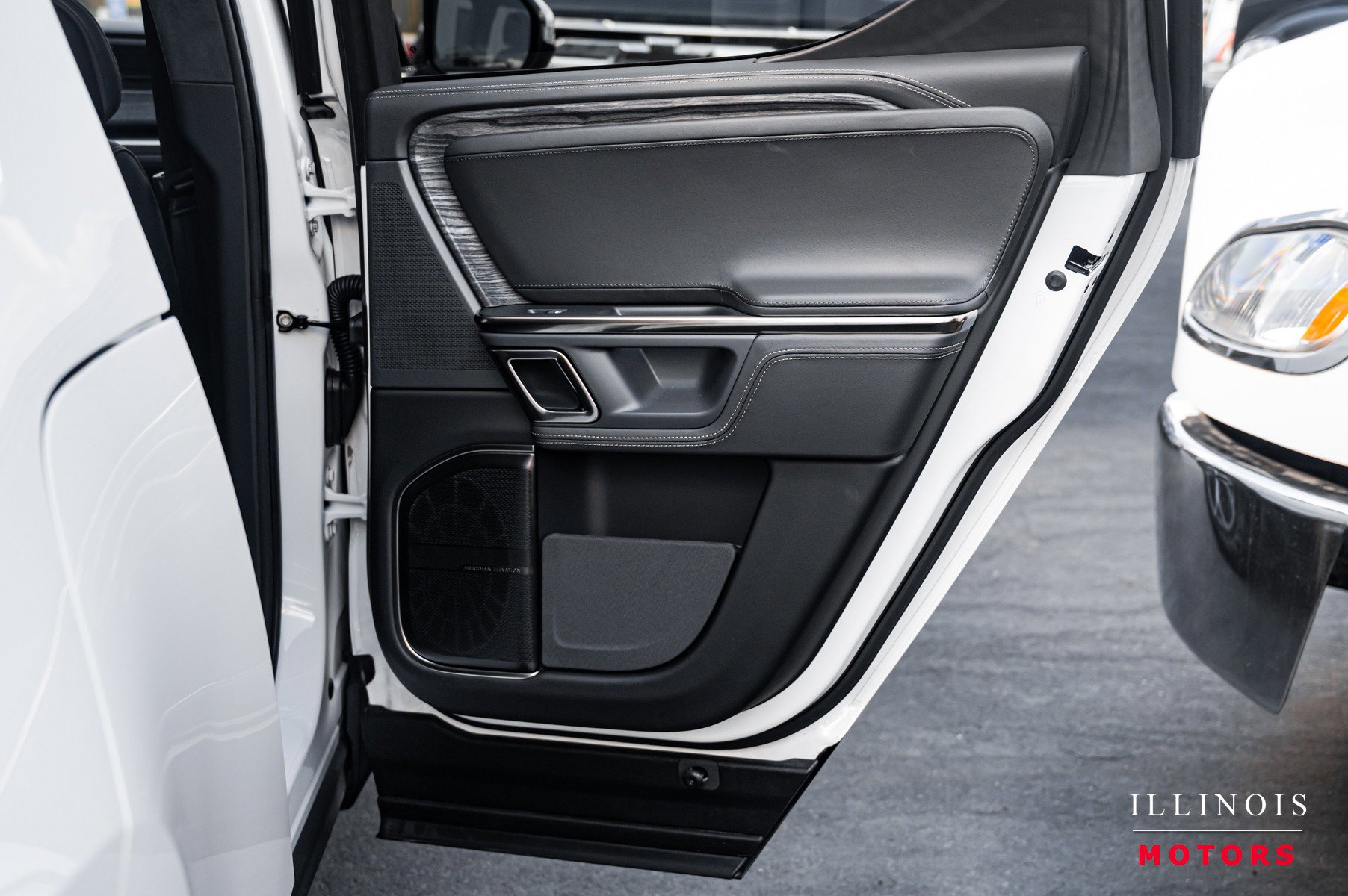 Used 2022 Rivian R1T Adventure image 39