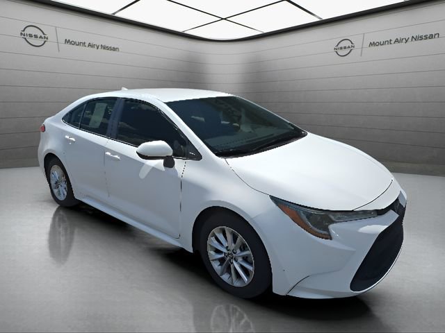 Used 2022 Toyota Corolla LE w/ LE Convenience Package FWD image 2