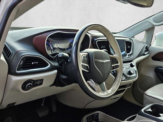 Used 2019 Chrysler Pacifica Limited w/ Tire & Wheel Group image 8
