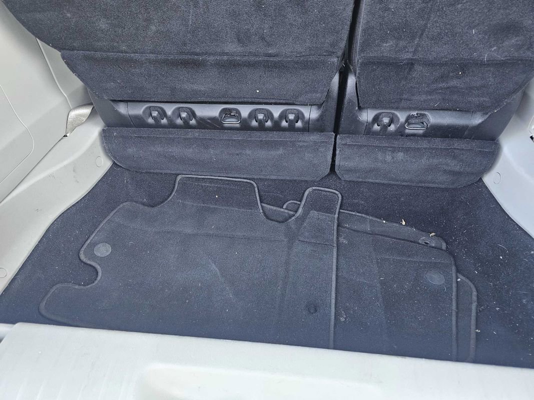 Used 2023 Chrysler Pacifica Limited w/ Uconnect Theater Family Group image 20