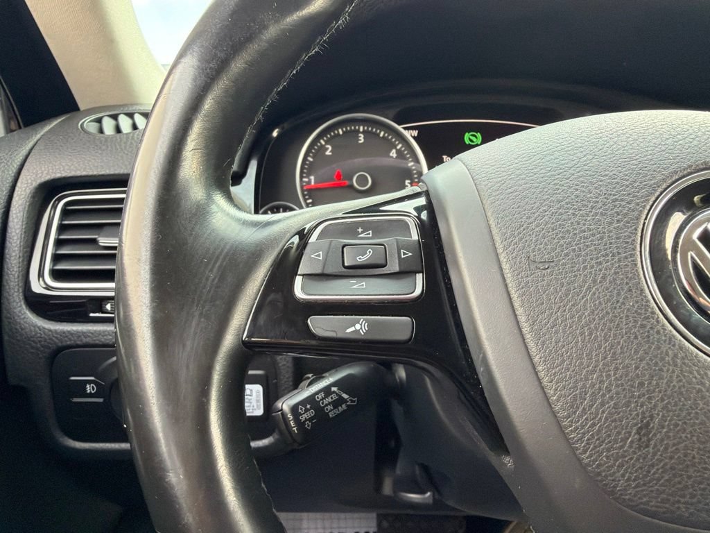 Used 2016 Volkswagen Touareg TDI w/ Technology Pkg AWD/4WD image 31