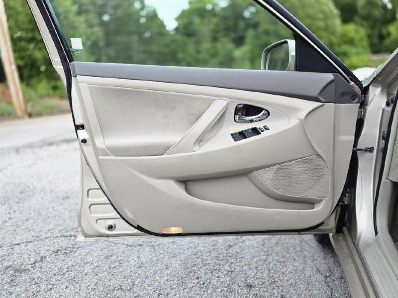 Used 2007 Toyota Camry XLE FWD image 29