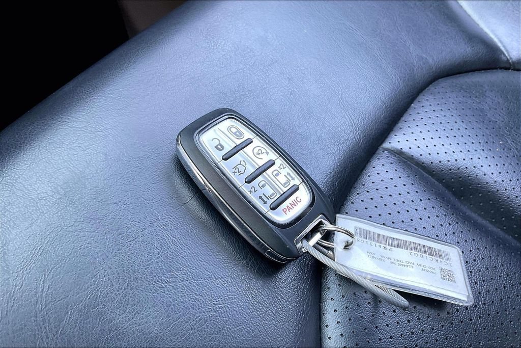 Used 2023 Chrysler Pacifica Touring-L FWD image 11