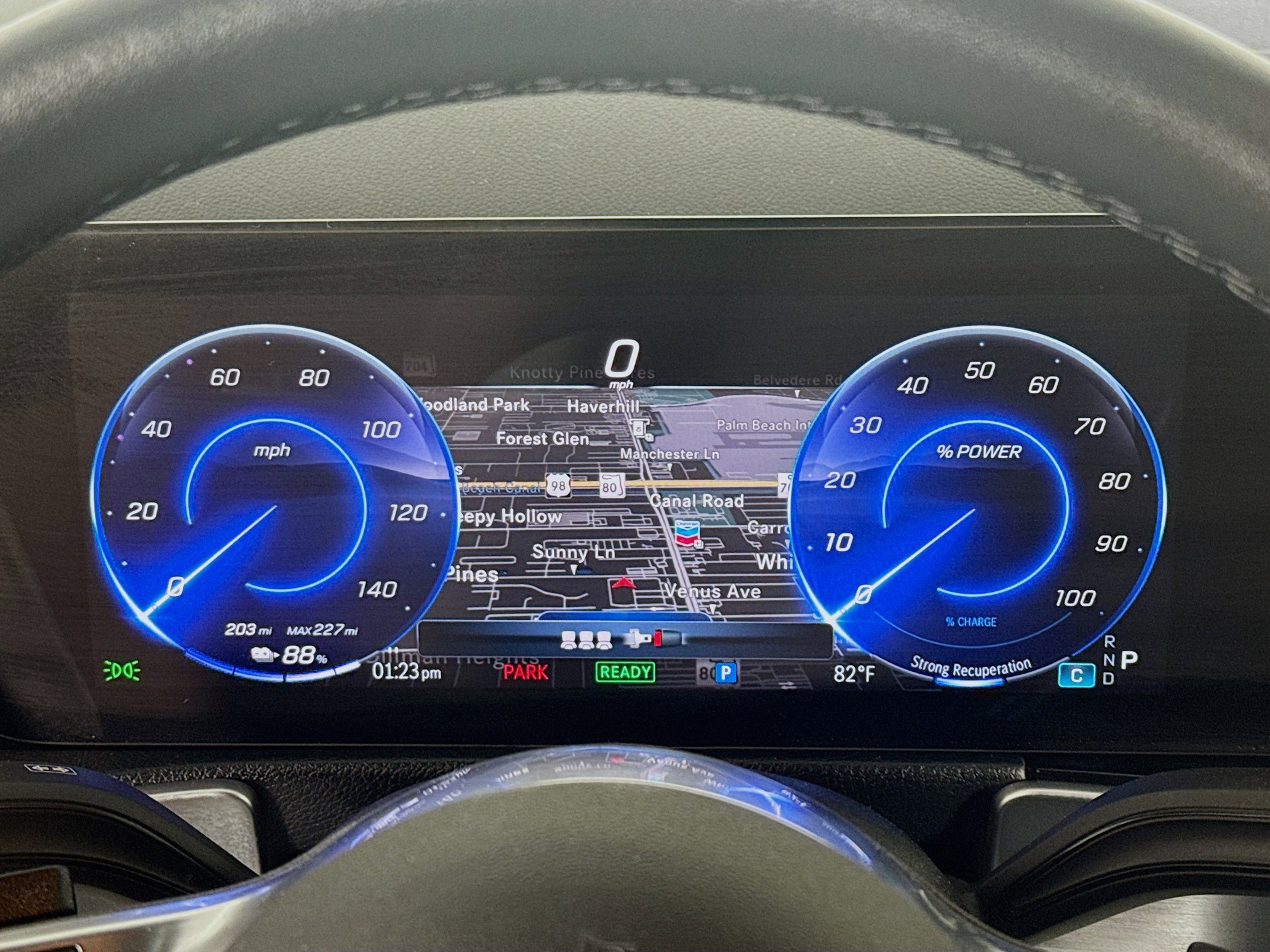 Used 2024 Mercedes-Benz EQB 300 4MATIC image 16