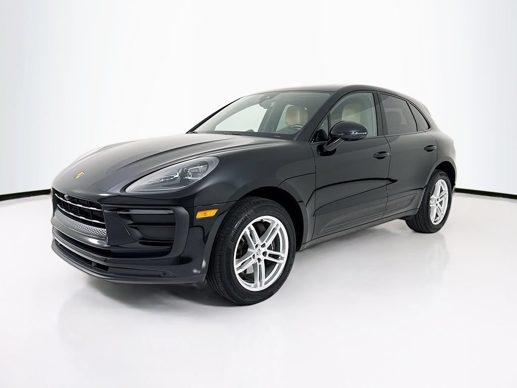 Certified 2022 Porsche Macan AWD/4WD image 1