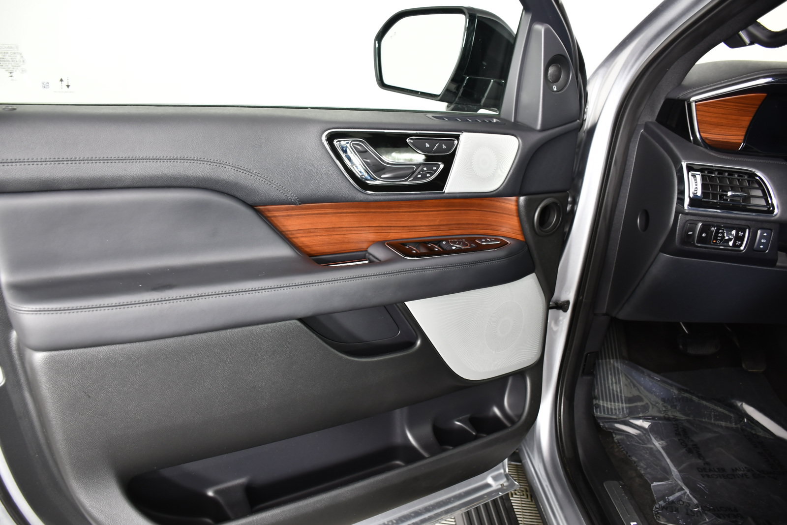 Used 2023 Lincoln Navigator L Reserve AWD/4WD image 41