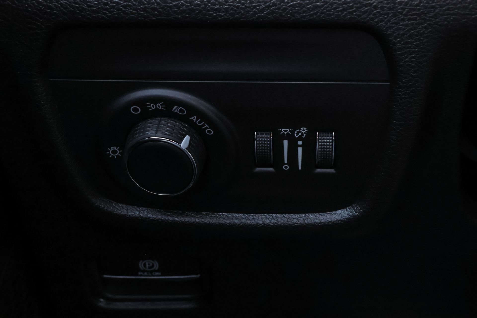 New 2025 Jeep Grand Cherokee Altitude image 28