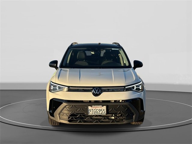 Used 2025 Volkswagen Taos SE image 2