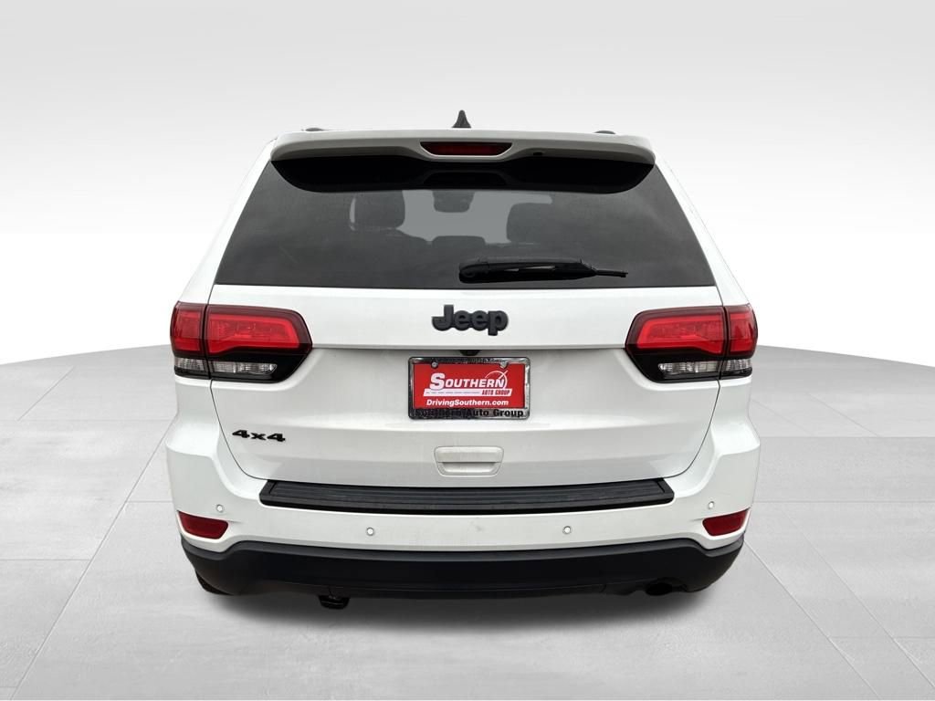 Used 2018 Jeep Grand Cherokee Laredo image 4