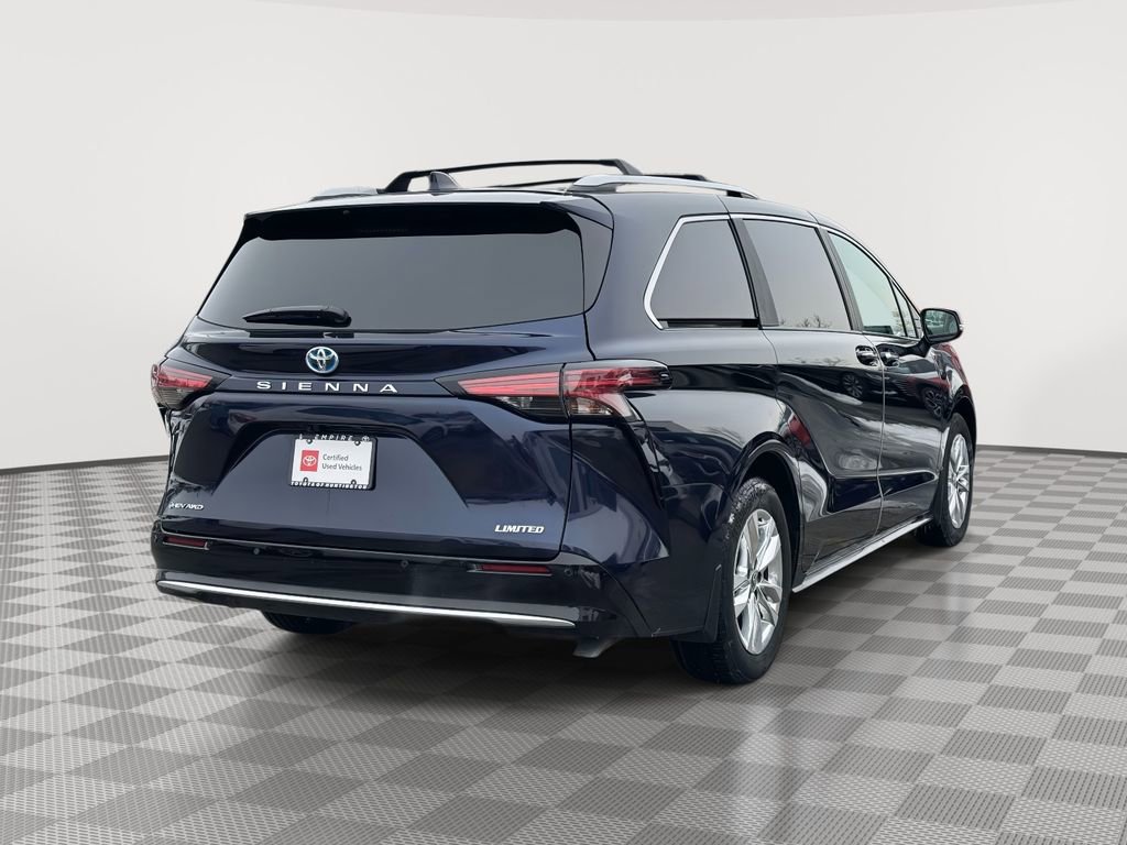 Used 2025 Toyota Sienna Limited image 7