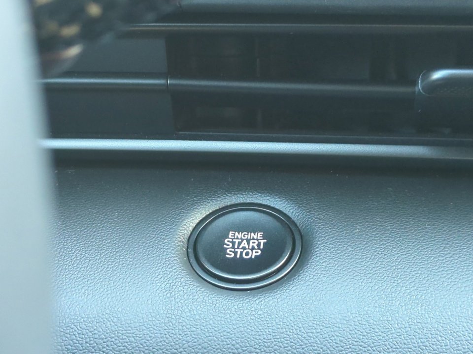 Certified 2025 Hyundai Elantra Sport image 29