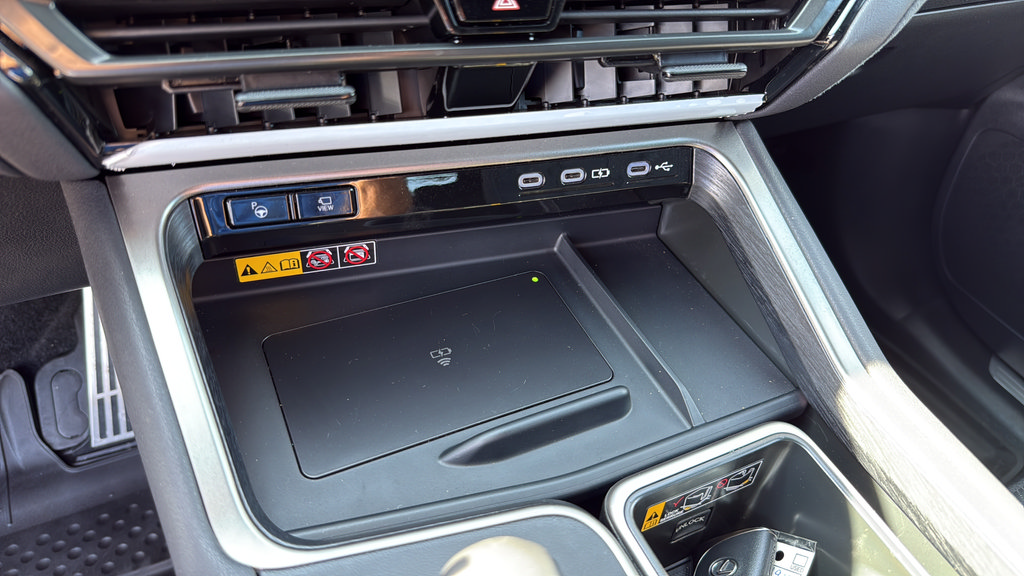 Used 2026 Lexus TX 500h AWD w/ Technology Package image 35