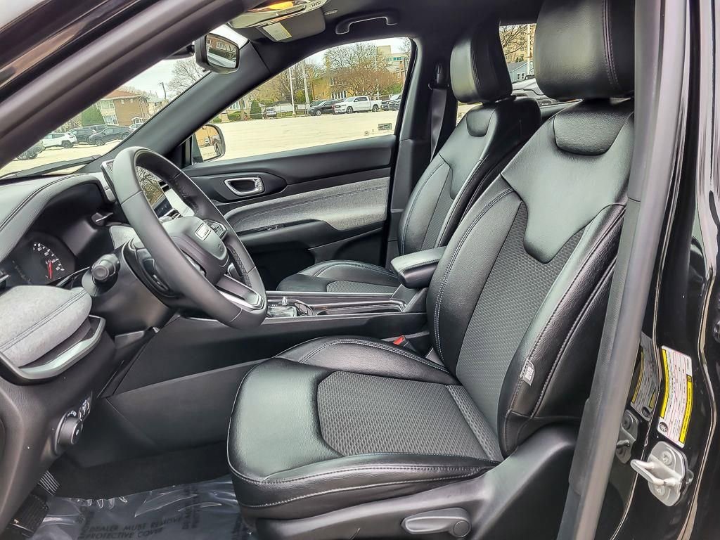 Used 2024 Jeep Compass Latitude image 8