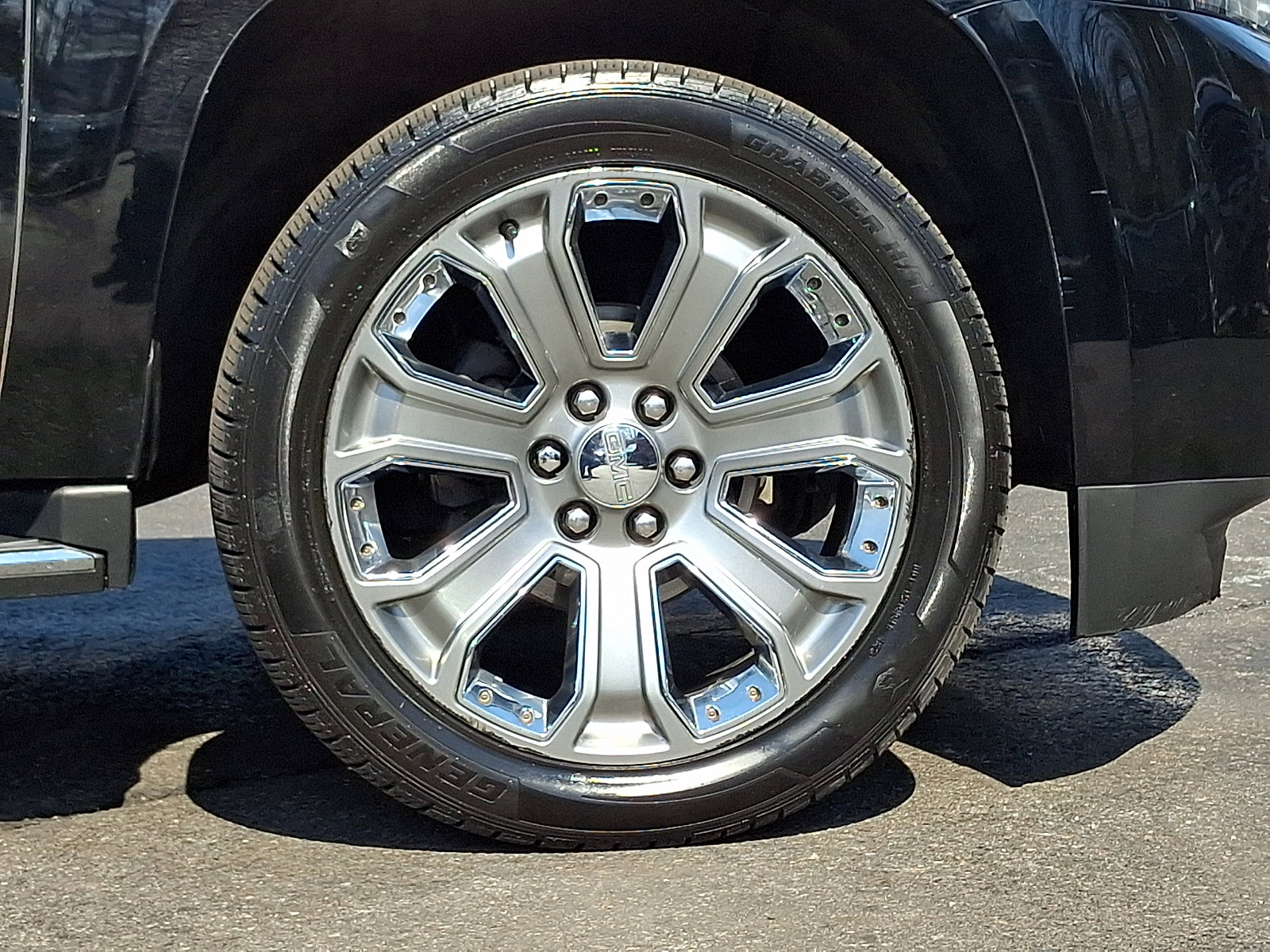 Used 2017 GMC Yukon XL Denali w/ Open Road Package image 8