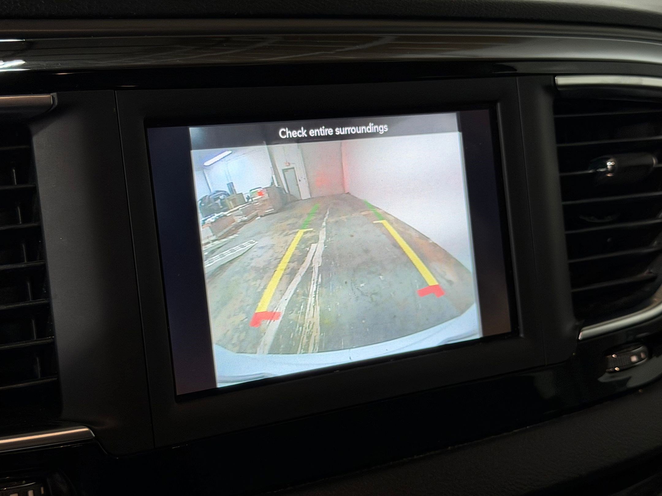 Used 2020 Chrysler Pacifica Touring-L FWD image 29