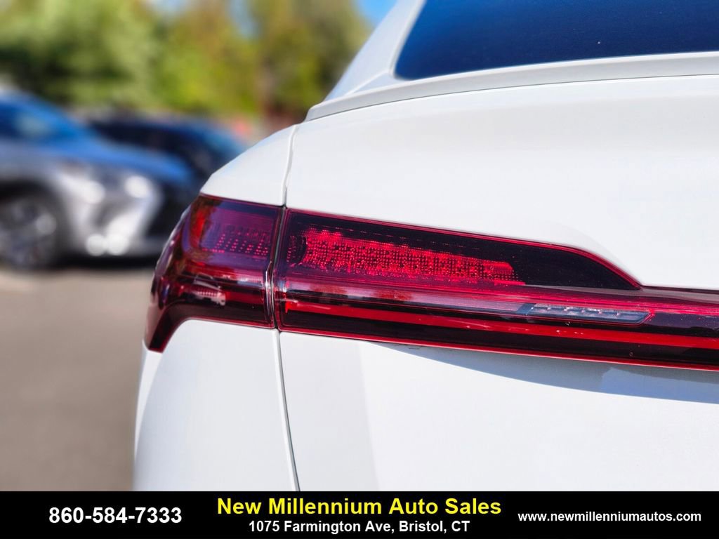 Used 2024 Audi Q8 e-tron Prestige w/ Prestige Package image 9