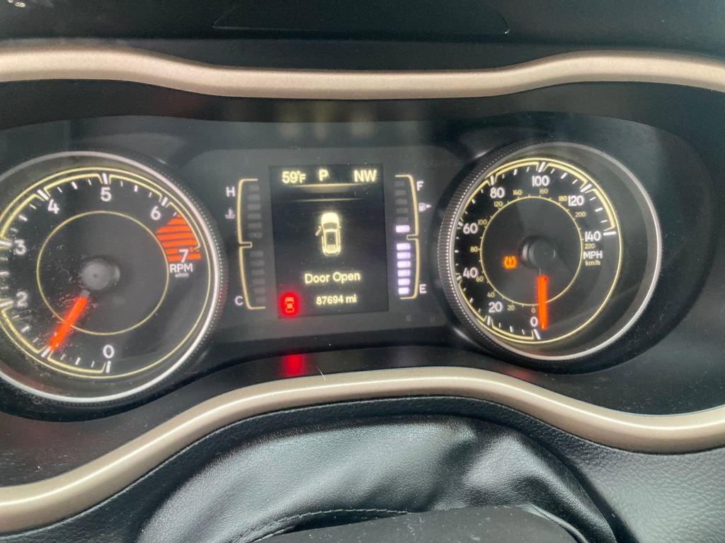 Used 2017 Jeep Cherokee Latitude image 21