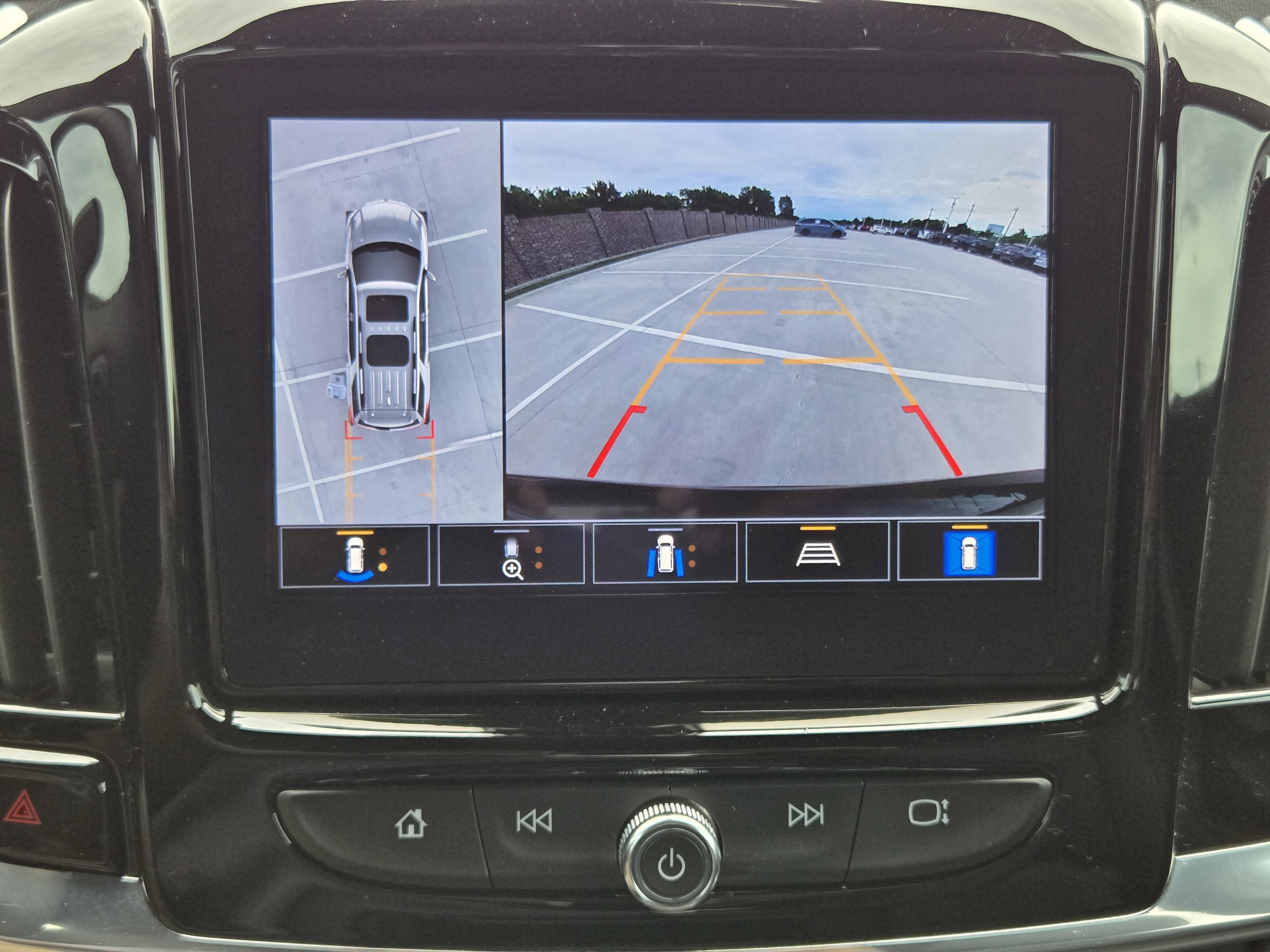 Used 2022 Chevrolet Traverse RS FWD image 18