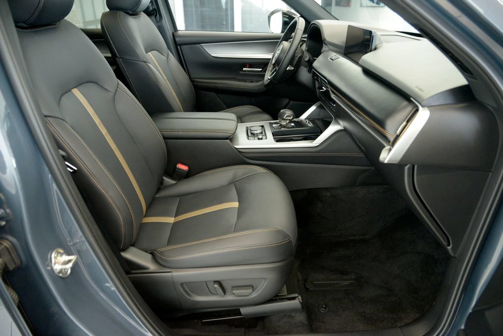 Certified 2025 MAZDA CX-70 Plug-In Hybrid w/ Premium Plus AWD/4WD image 30