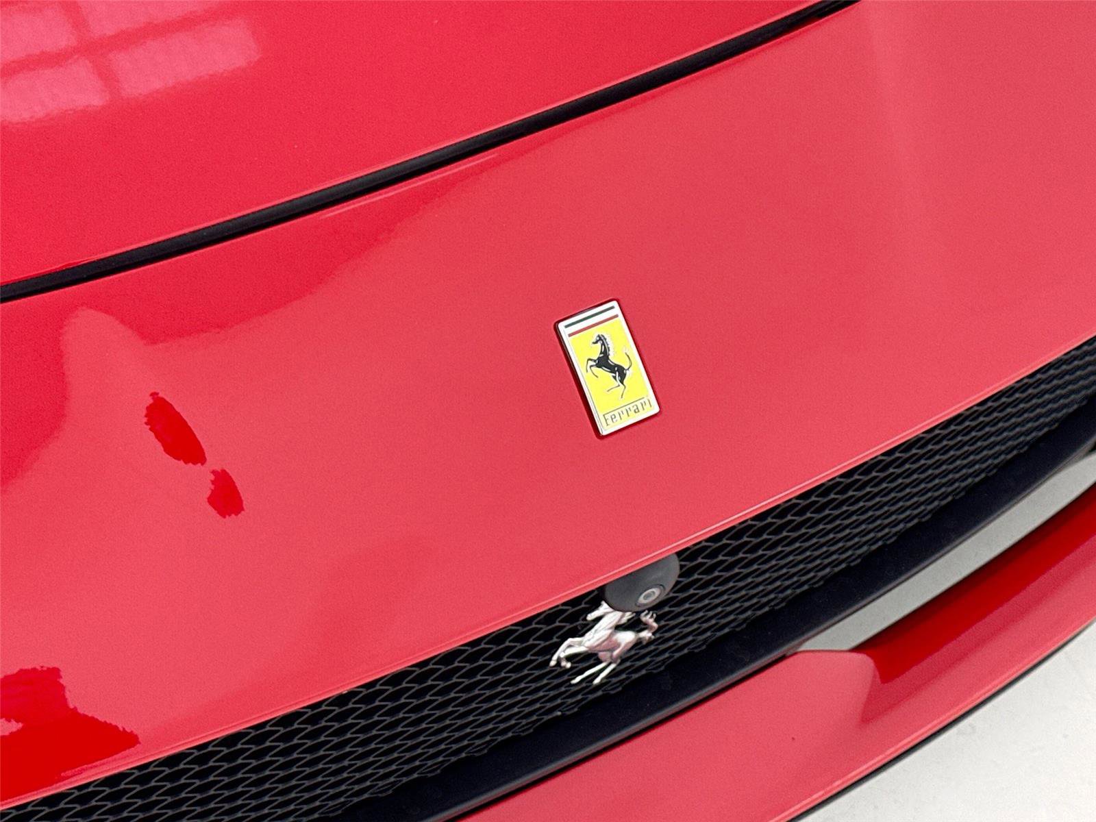 Used 2018 Ferrari 812 Superfast RWD image 31