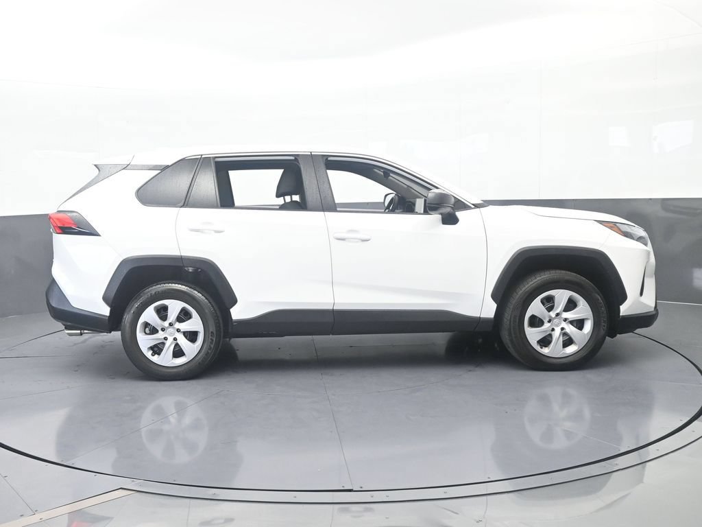 Used 2025 Toyota RAV4 LE AWD/4WD image 7
