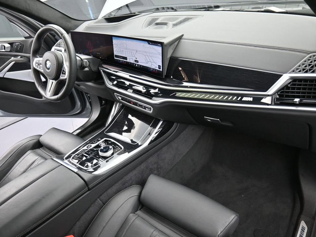 Used 2025 BMW X7 M60i w/ Executive Package image 19