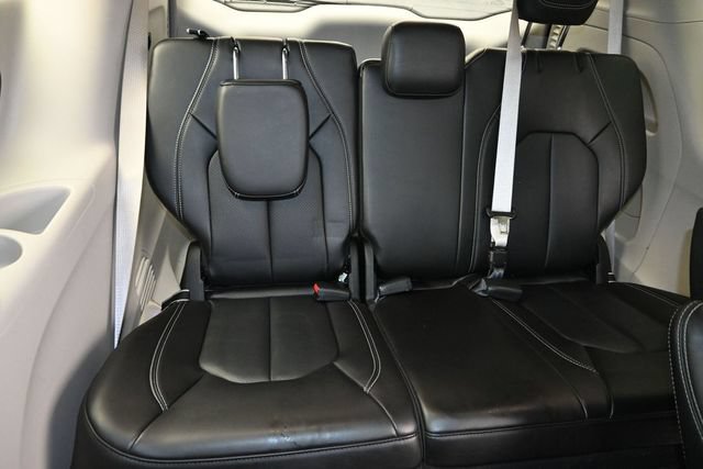 Used 2024 Chrysler Pacifica Touring-L FWD image 13