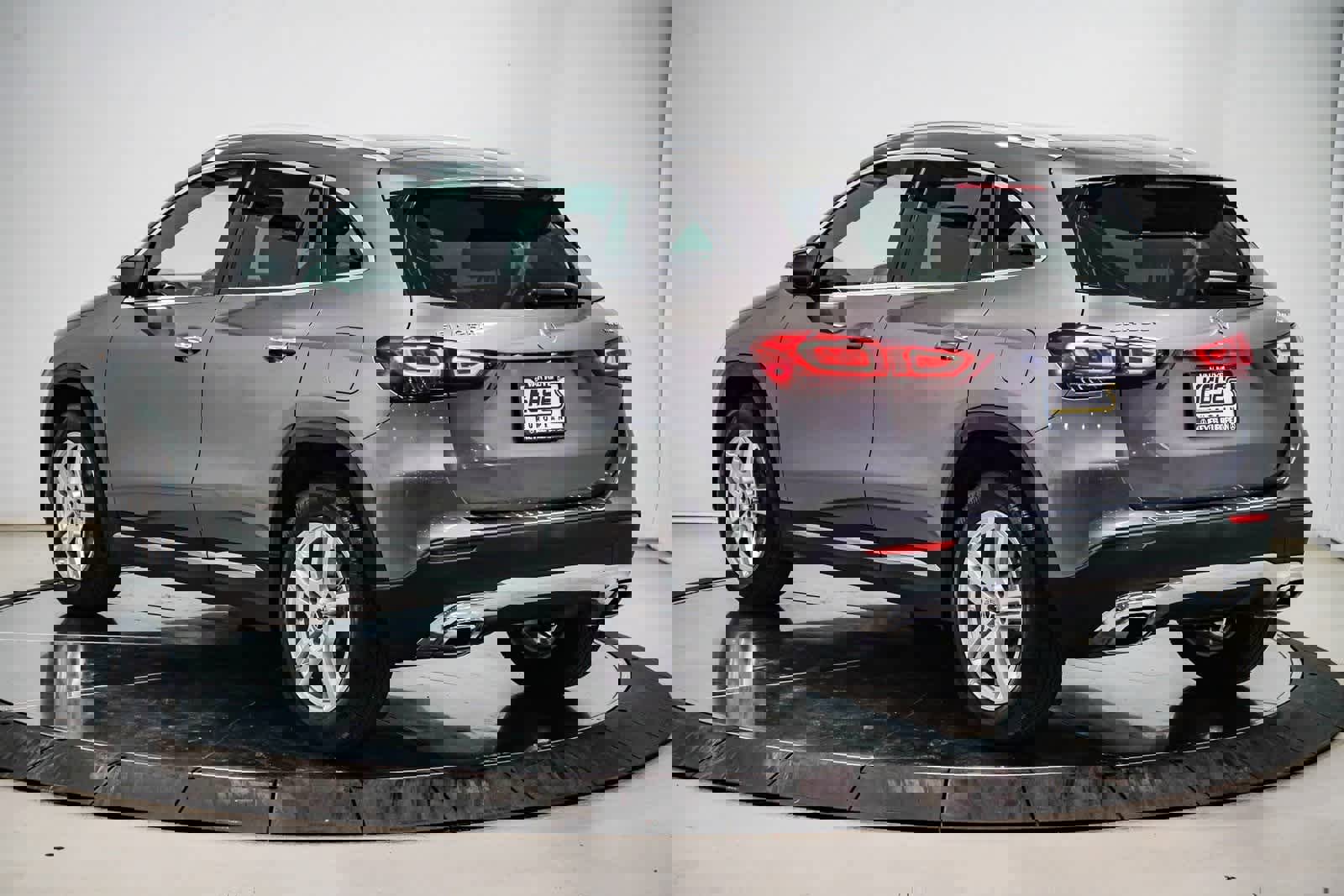 Certified 2022 Mercedes-Benz GLA 250 4MATIC image 2