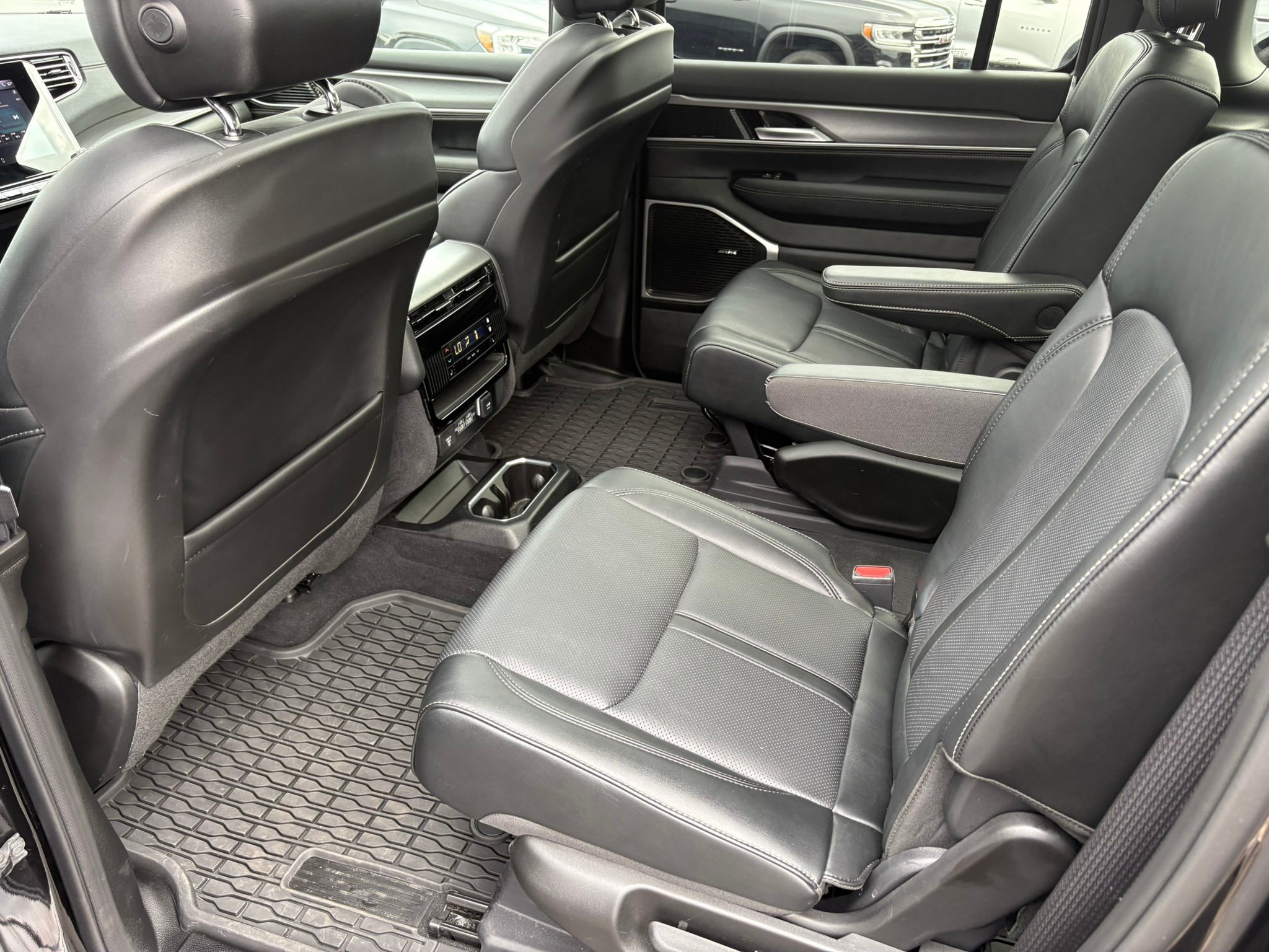 Used 2025 Jeep Wagoneer Series II AWD/4WD image 21