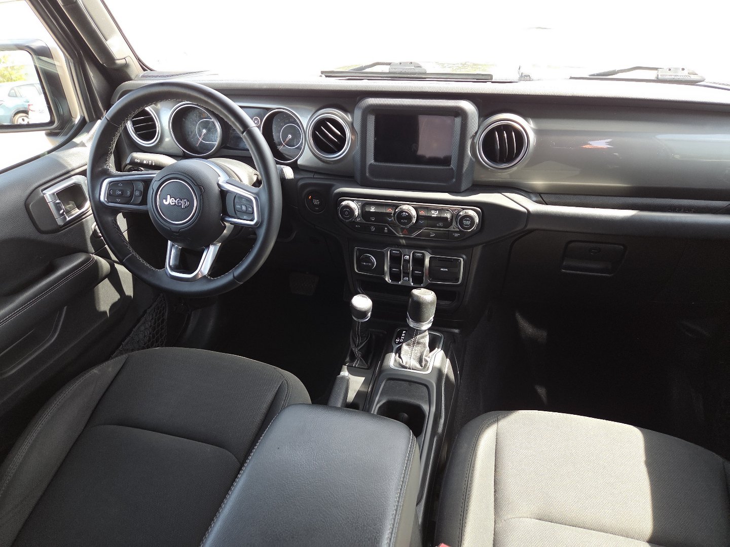 Used 2018 Jeep Wrangler Unlimited Sahara AWD/4WD image 20