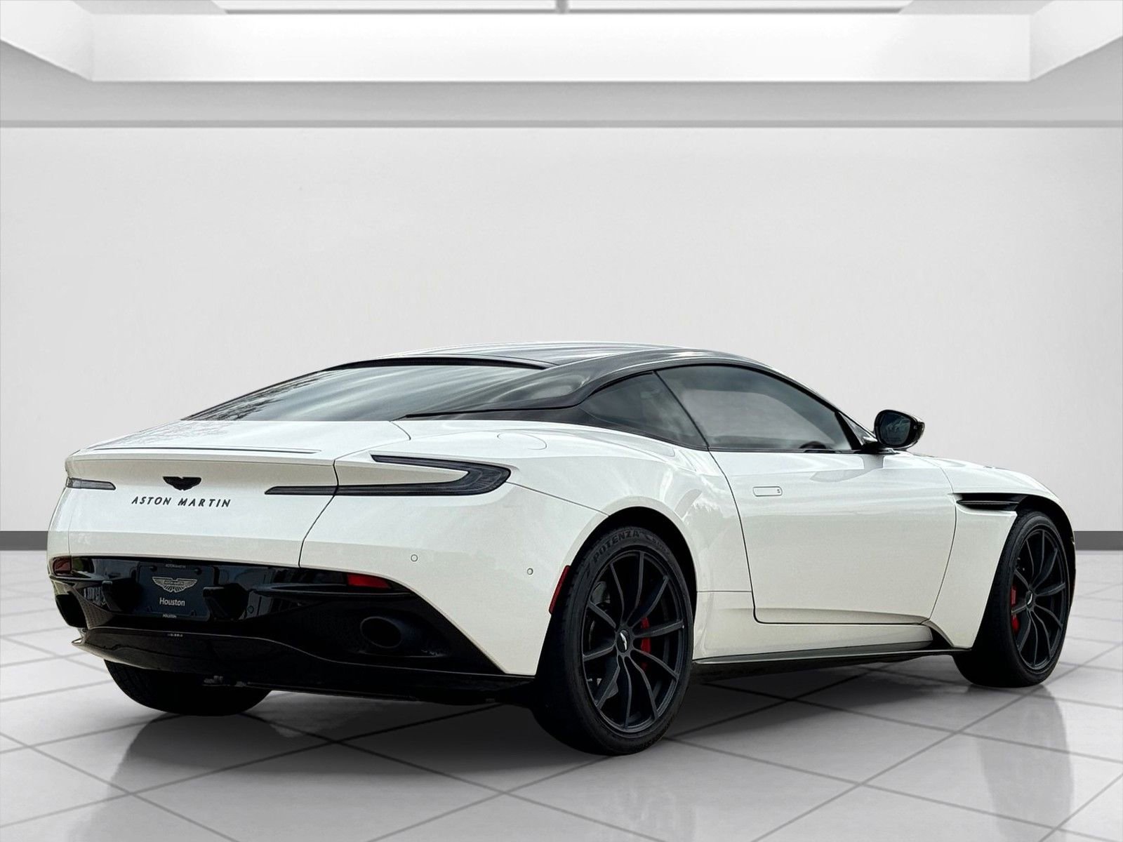 Used 2022 Aston Martin DB11 Coupe image 10