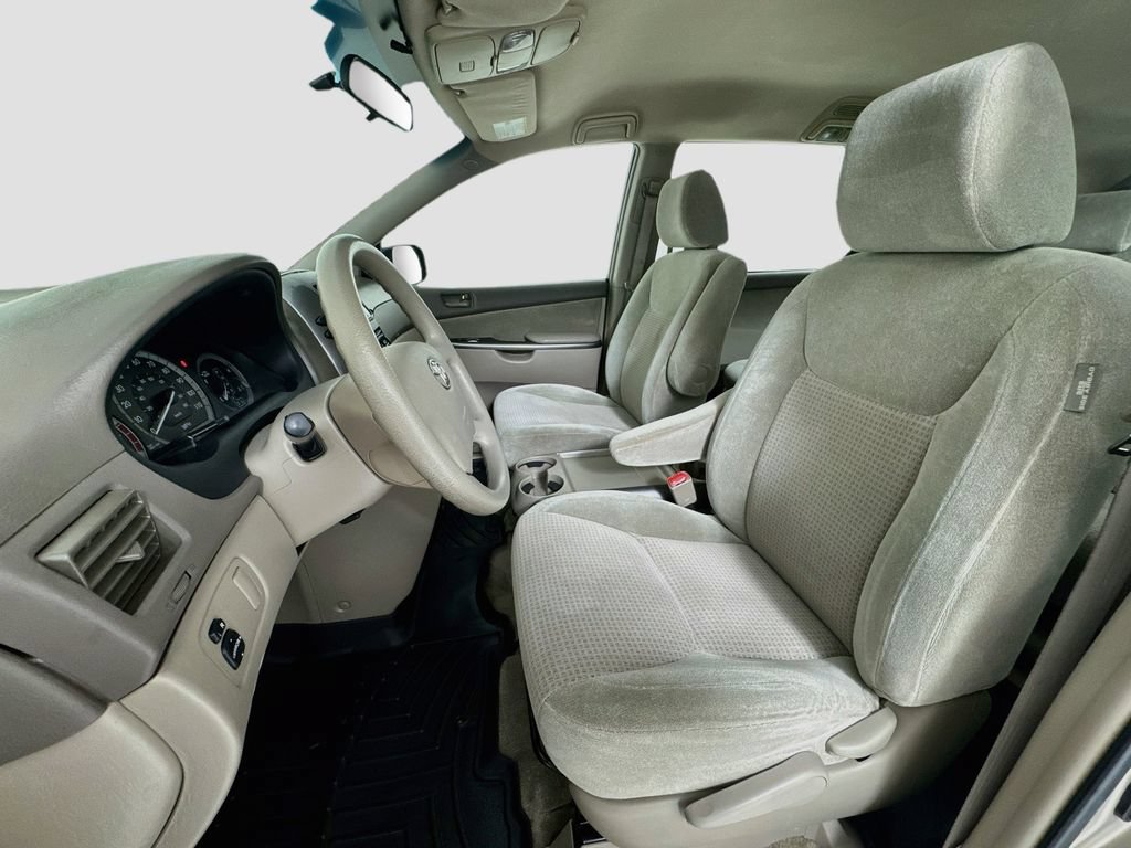 Used 2009 Toyota Sienna CE FWD image 11